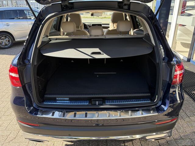 Mercedes-Benz GLC-KLASSE 350e 4MATIC Premium Plus / Automaat / Volledig Dealer-Onderhouden / Nieuw HV Accupakket / Vol-Leder + Lederen Interieurdelen / Open/Pano-dak / Adaptieve Led Koplampen / Head-Up Display / Burmester Audio / Akoestikglas / Elektrisch verstelbare voorstoelen