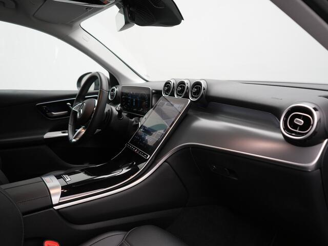 Mercedes-Benz GLC-KLASSE 300e 4MATIC Luxury Line 313pk Dealer O.H. | Trekhaak Af Fabriek | Adaptive Cruise | Camera | Lederen Sportstoelen Memory & Verwarmd | Sfeerverlichting | Blis | Stuur Verwarmd | Navigatie | DAB | Plug In Hybrid |