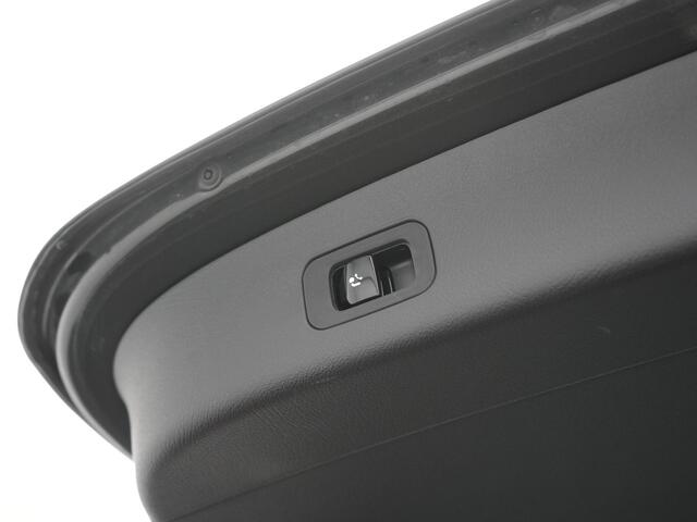 Mercedes-Benz GLC-KLASSE 300e 4MATIC Luxury Line 313pk Dealer O.H. | Trekhaak Af Fabriek | Adaptive Cruise | Camera | Lederen Sportstoelen Memory & Verwarmd | Sfeerverlichting | Blis | Stuur Verwarmd | Navigatie | DAB | Plug In Hybrid |