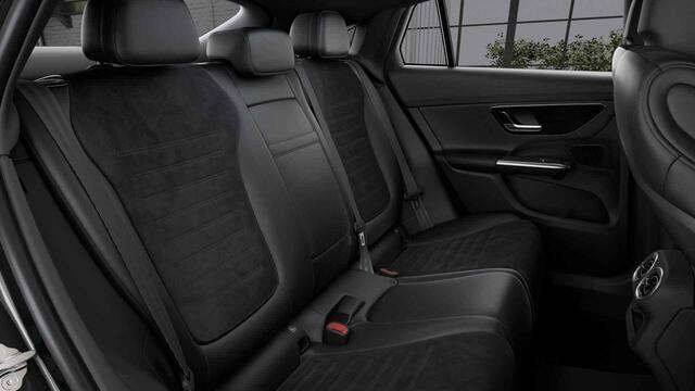 Mercedes-Benz GLC-KLASSE 300e 4MATIC Business Solution AMG | Panoramaschuifdak | Premium Pakket | Matrix-led | Treeplanken | Trekhaak |
