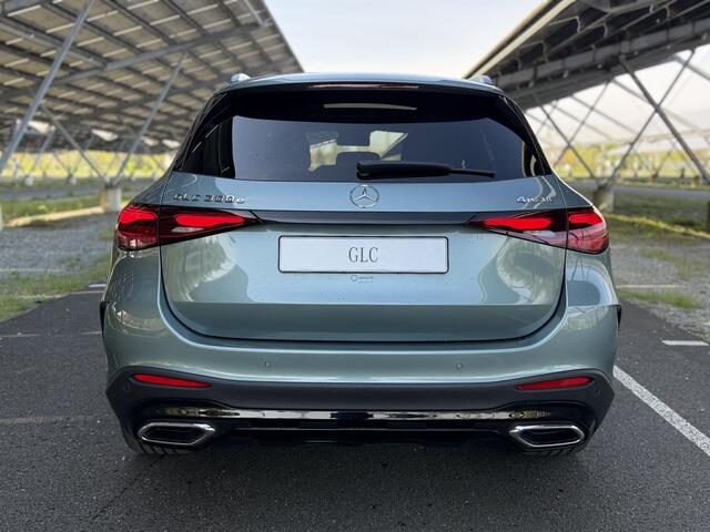 Mercedes-Benz GLC-KLASSE 300e 4MATIC Sport Edition | AMG | Panoramaschuifdak | Premium pakket | Nightpakket | Head-Up | Dodehoekassistent | DIGITAL LIGHT | Trekhaak |
