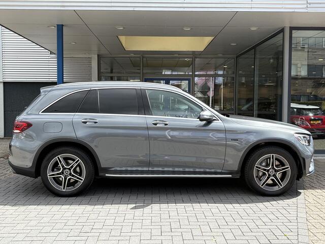 Mercedes-Benz GLC-KLASSE 300e 4MATIC AMG Line 320pk | PHEV | Panoramadak | Burmester Audio | Stoelverwarming | Achteruitrijcamera | 360 Camera | Dealeronderhouden