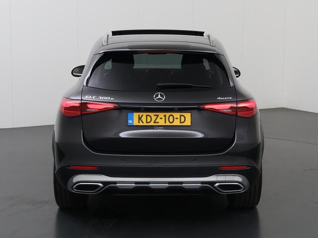 Mercedes-Benz GLC-KLASSE 300e 4MATIC Luxury Line | Panoramadak | Trekhaak | Rij assistentiepakket | Winter pakket |