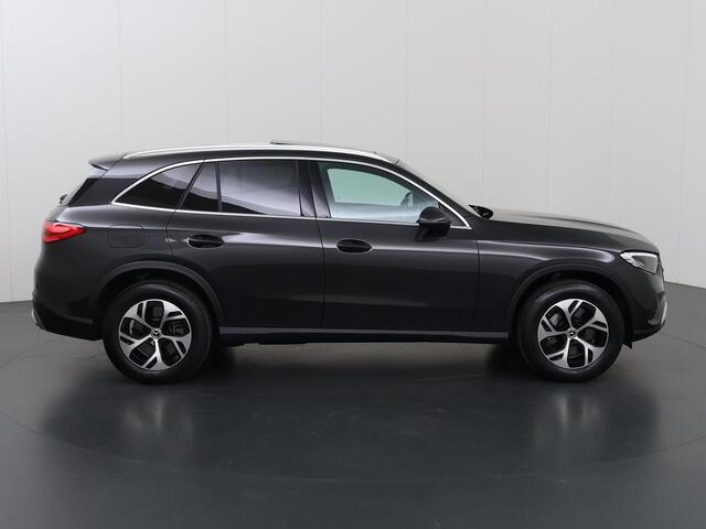 Mercedes-Benz GLC-KLASSE 300e 4MATIC Luxury Line | Panoramadak | Trekhaak | Rij assistentiepakket | Winter pakket |