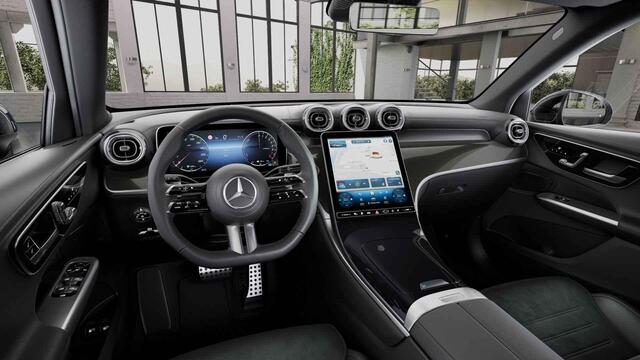 Mercedes-Benz GLC-KLASSE 300e 4MATIC Sport Edition | AMG | Panoramaschuifdak | Premium pakket | Nightpakket | Trekhaak | 360° camera | Dodehoekassistent | DIGITAL LIGHT |