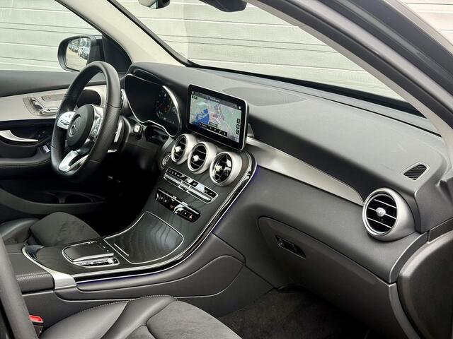 Mercedes-Benz GLC-KLASSE 300e 4MATIC Business Solution AMG | 360° Camera | Night Pakket | Panoramadak | Dodehoekassistent | Elektrisch Verstelbare Stoelen + Memory | Stoelverwarming | Sfeerverlichting | Elektrische Achterklep | Elektrisch Inklapbare Buitenspiegels | Parkeersensor