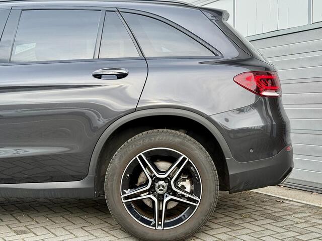 Mercedes-Benz GLC-KLASSE 300e 4MATIC Business Solution AMG | 360° Camera | Night Pakket | Panoramadak | Dodehoekassistent | Elektrisch Verstelbare Stoelen + Memory | Stoelverwarming | Sfeerverlichting | Elektrische Achterklep | Elektrisch Inklapbare Buitenspiegels | Parkeersensor