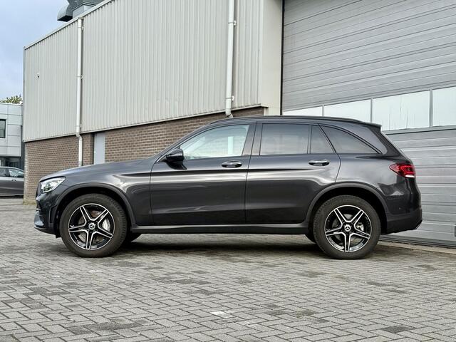 Mercedes-Benz GLC-KLASSE 300e 4MATIC Business Solution AMG | 360° Camera | Night Pakket | Panoramadak | Dodehoekassistent | Elektrisch Verstelbare Stoelen + Memory | Stoelverwarming | Sfeerverlichting | Elektrische Achterklep | Elektrisch Inklapbare Buitenspiegels | Parkeersensor