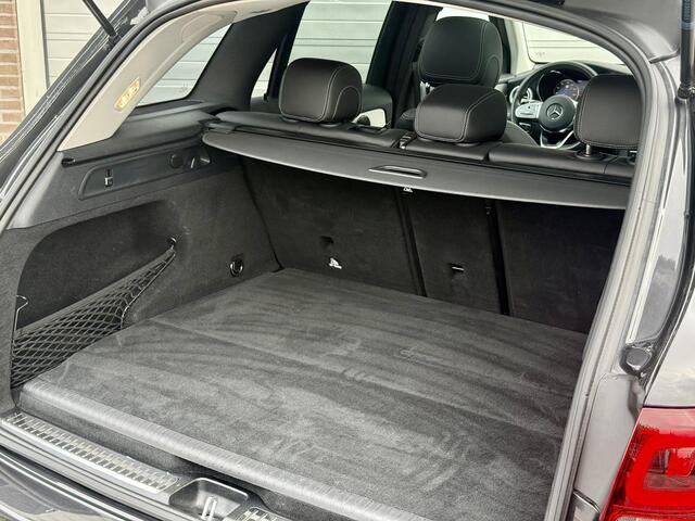 Mercedes-Benz GLC-KLASSE 300e 4MATIC Business Solution AMG | 360° Camera | Night Pakket | Panoramadak | Dodehoekassistent | Elektrisch Verstelbare Stoelen + Memory | Stoelverwarming | Sfeerverlichting | Elektrische Achterklep | Elektrisch Inklapbare Buitenspiegels | Parkeersensor