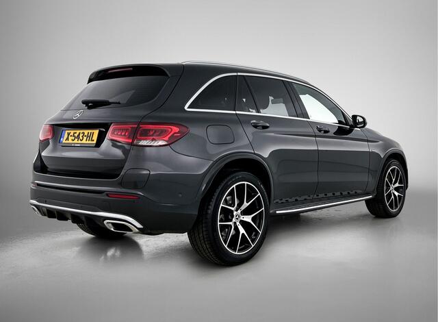 Mercedes-Benz GLC-KLASSE 300 e 4MATIC Business Solution AMG AMG Line | 20 Inch AMG Velgen | Parkeerpakket met 360°-camera | Sfeerverlichting | Ledkoplampen | Inclusief 24 maanden Mercedes-Benz Certified garantie voor Europa.