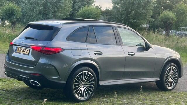 Mercedes-Benz GLC-KLASSE 400e 4MATIC AMG LINE PREMIUM PLUS, 1E EIGENAAR!! LEER, STOELVERWARMING, STUURVERWARMING, BURMESTER, HEAD UP DISPLAY, ELEC. PANORAMADAK, TREKHAAK, DIGITAL LICHT, 20"AMG-VELGEN, ENZ. ENZ. FULL OPTIONS!! NIEUWPRIJS ¤100.000,-!!
