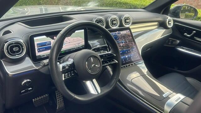Mercedes-Benz GLC-KLASSE 400e 4MATIC AMG LINE PREMIUM PLUS, 1E EIGENAAR!! LEER, STOELVERWARMING, STUURVERWARMING, BURMESTER, HEAD UP DISPLAY, ELEC. PANORAMADAK, TREKHAAK, DIGITAL LICHT, 20"AMG-VELGEN, ENZ. ENZ. FULL OPTIONS!! NIEUWPRIJS ¤100.000,-!!