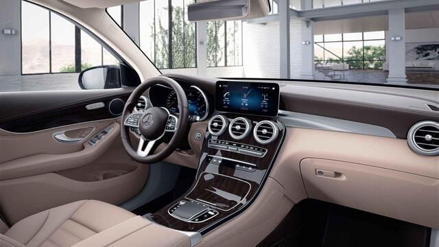 Mercedes-Benz GLC-KLASSE 200 Premium | Multibeam | Beige leer | Achteruitrijcamera | Sfeerverlichting | Treeplanken |