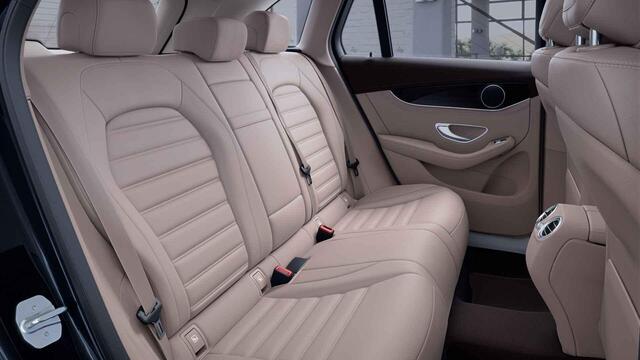Mercedes-Benz GLC-KLASSE 200 Premium | Multibeam | Beige leer | Achteruitrijcamera | Sfeerverlichting | Treeplanken |