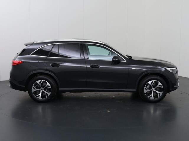 Mercedes-Benz GLC-KLASSE 300e 4MATIC Luxury Line | Panoramadak | Winter Paket | Memory stoelen | Parkeercamera | Sfeerverlichting |
