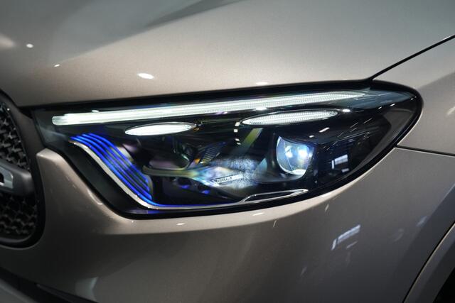 Mercedes-Benz GLC-KLASSE 400e 4MATIC AMG ? LUCHTVERING ? ACHTERAS BESTURING ? TREKHAAK ? ADAP CRUISE ? PANO ? BURMESTER ? HEAD UP ? 360 ? MEMORY ? DIGITAL LIGHT