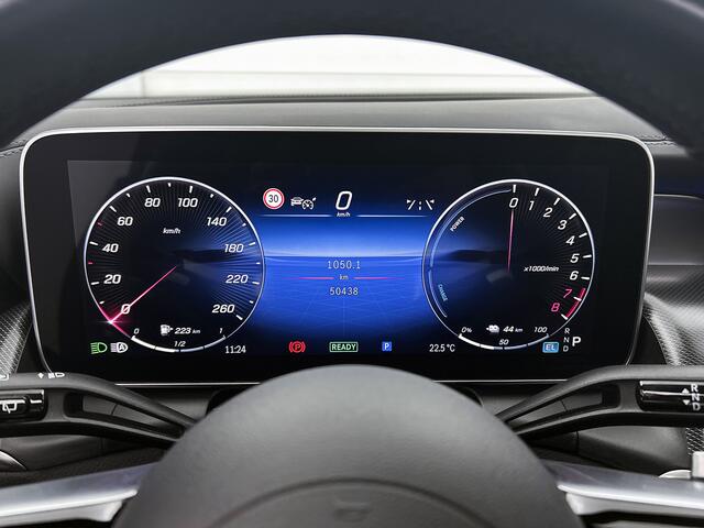 Mercedes-Benz GLC-KLASSE 300 e 4MATIC AMG line | Panorama schuifdak | Night pakket | Burmester Sound | Distronic | Treeplanken | 360gr camera | Inclusief 24 maanden MB Certified garantie voor Europa.