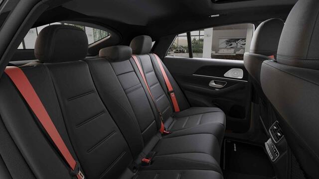 Mercedes-Benz GLE-KLASSE Coupé 350 de 4MATIC AMG Line Premium Plus | Luchtvering | Night | Panoramadak | Trekhaak | Burmester | Headup | Treeplanken | Zwart leer |