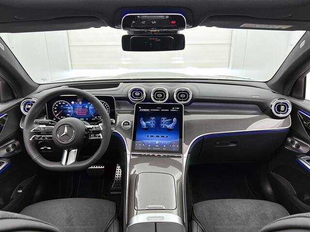 Mercedes-Benz Glc Coupé 300e 4MATIC Sport Edition | Premium Plus | Winterpakket | Nightpakket | Trekhaak | AMG spoiler | 20 inch AMG velgen | Panoramaschuifdak | Head-up display | 360° camera | Burmester® 3D sound systeem | Augmented Reality navigatie |