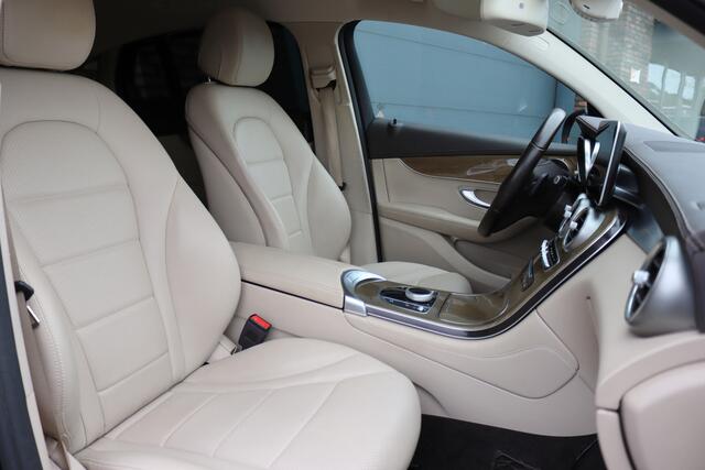 Mercedes-Benz Glc Coupé 300 4MATIC AMG Line | Dodehoekassistent | Camera | Multibeam LED | Stoelverwarming | Spoorpakket | Leder | Zonnerollo's | Navigatie | Cruise Control |