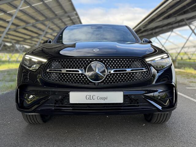 Mercedes-Benz Glc Coupé 300e 4MATIC Business Solution AMG | Night | Panoramaschuifdak | Premium Pakket | Digital light | Treeplanken | Trekhaak |