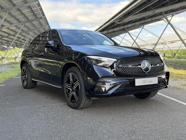 Mercedes-Benz Glc Coupé 300e 4MATIC Business Solution AMG | Night | Panoramaschuifdak | Premium Pakket | Digital light | Treeplanken | Trekhaak |