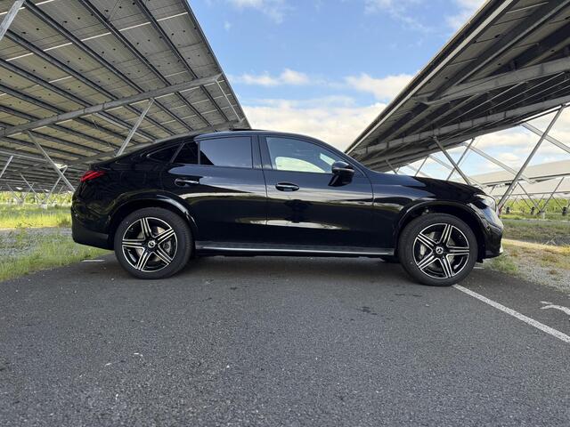 Mercedes-Benz Glc Coupé 300e 4MATIC Business Solution AMG | Night | Panoramaschuifdak | Premium Pakket | Digital light | Treeplanken | Trekhaak |