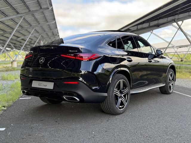 Mercedes-Benz Glc Coupé 300e 4MATIC Business Solution AMG | Night | Panoramaschuifdak | Premium Pakket | Digital light | Treeplanken | Trekhaak |