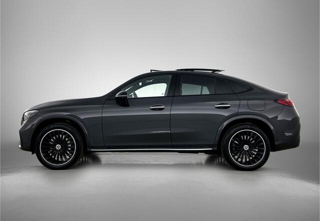 Mercedes-Benz Glc Coupé 300 e 4MATIC AMG Plug-In Hybride multispaaks lichtymetalen velgen | Navigatie | Treeplanken | Parking support met camera | Inclusief 24 maanden MB Certified garantie voor Europa.