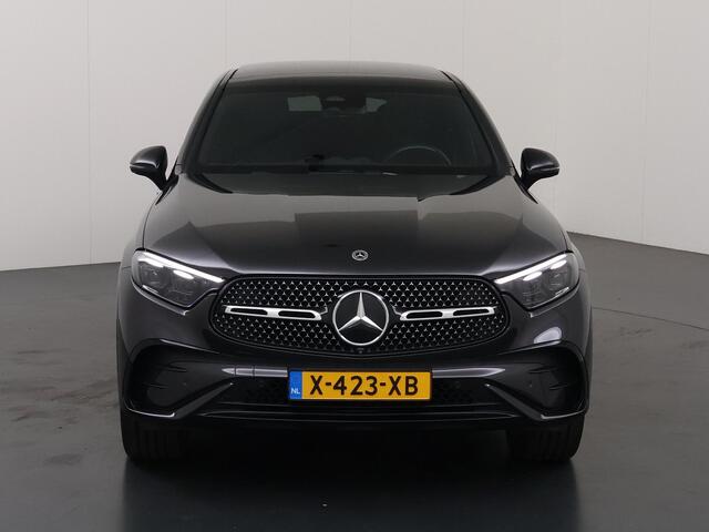 Mercedes-Benz Glc Coupé 300e 4MATIC AMG Line | Night | Panoramadak | Treeplanken | Trekhaak | 20" lichtmetalen velgen | Memory |