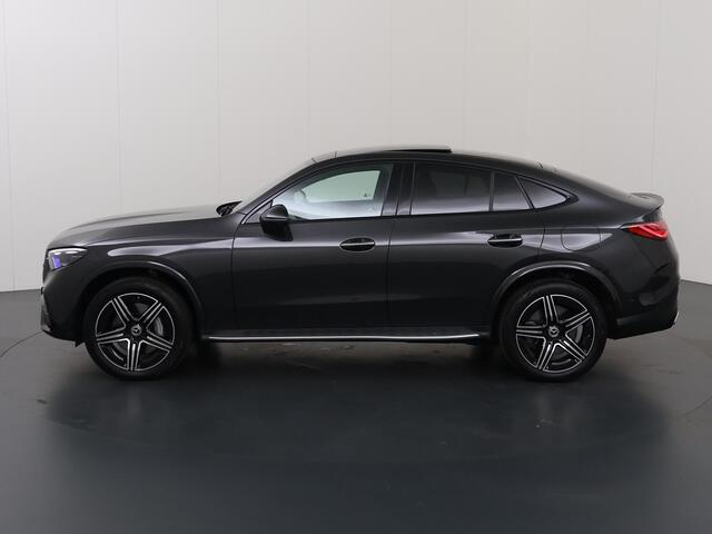 Mercedes-Benz Glc Coupé 300e 4MATIC AMG Line | Night | Panoramadak | Treeplanken | Trekhaak | 20" lichtmetalen velgen | Memory |