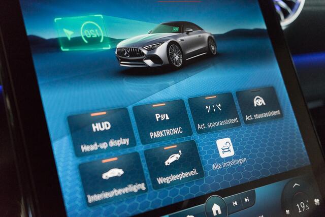 Mercedes-Benz SL-KLASSE Roadster 63 AMG 4Matic+ / Air Scarf/ Virtual Cockpit Plus/ Burmester 3D/ Vierwielbesturing/ Sportonderstel Plus/ 430kW (585PK)