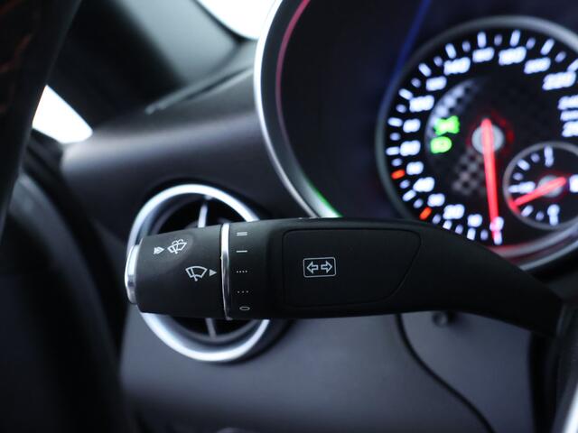 Mercedes-Benz SLC-KLASSE 180 AMG Sportpakket | Airscarf | Leder | Parkeercamera | Stoelverwarming | Navigatie | Variodak | Inclusief 12 Maanden Garantie