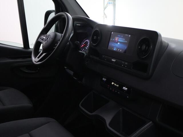 Mercedes-Benz SPRINTER 316 CDI | L2 H2 | LM Velgen | Parkeercamera | Zonneklep | Airco | Cruise Control | Trekhaak | 3-zits | Certified
