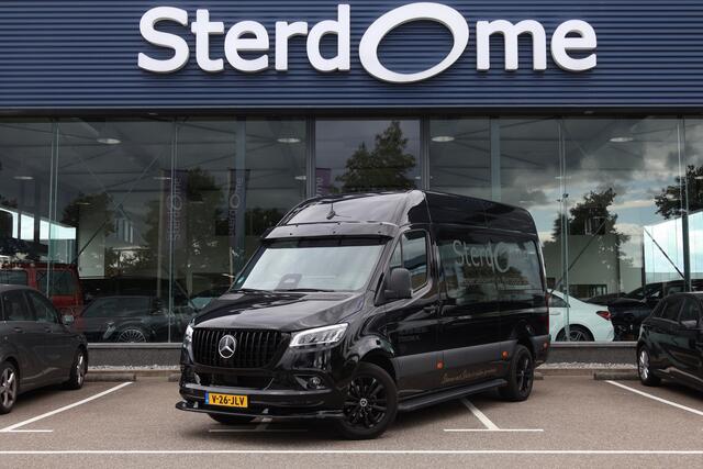 Mercedes-Benz SPRINTER 319 1.9 CDI L2 l Distronic l 3,5 t Trekhaak l LED l Facelift l Apple Carplay l MBUX 10,2 l Camera l Geveerde Chauffeurstoel l Tweezitsbank l Stoelverwarming l Draadloos opladen l Houten vloer l Tussenschot l Zijwanden betimmerd l Winterpakket l WET WIPER 