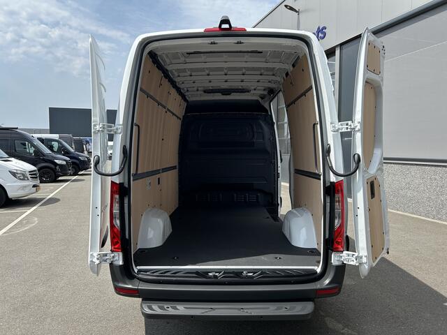Mercedes-Benz SPRINTER 317 CDI L2 H2 PRO / LED / MBUX / Navigatie / Camera / Parkeersensoren / Cruise control / Airco / 270 Graden achterdeuren