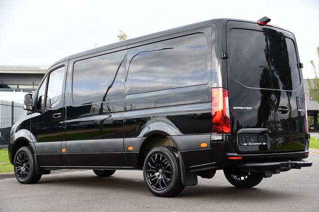Mercedes-Benz SPRINTER 317 1.9 CDI L2H1 RWD Black Edition Camera, Cruise, Carplay, 3500kg Trekhaak, 170pk, Automaat, LED, Multimedia, Stoelverwarming, UNIEK