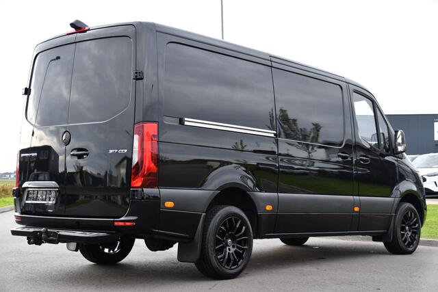 Mercedes-Benz SPRINTER 317 1.9 CDI L2H1 RWD Black Edition Camera, Cruise, Carplay, 3500kg Trekhaak, 170pk, Automaat, LED, Multimedia, Stoelverwarming, UNIEK