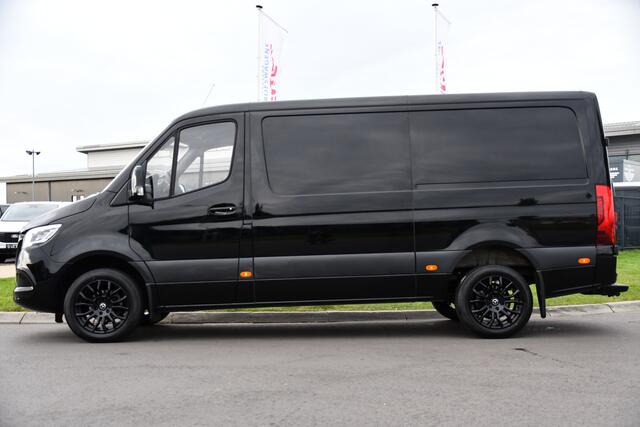 Mercedes-Benz SPRINTER 317 1.9 CDI L2H1 RWD Black Edition Camera, Cruise, Carplay, 3500kg Trekhaak, 170pk, Automaat, LED, Multimedia, Stoelverwarming, UNIEK