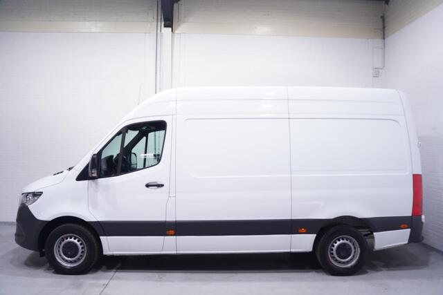 Mercedes-Benz SPRINTER 317 CDI 170 pk L2H2 Aut. Navi, Camera Apple Carplay, 270 Graden Deuren, PDC V+A, 3-Zits