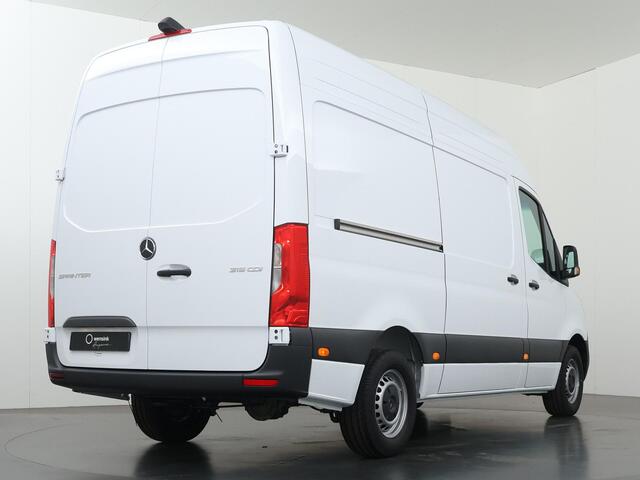 Mercedes-Benz SPRINTER 315 | Aut. | L2 H2 | RWD | PRO | 3500 KG. AHW | Airco | Cruise Control | 3500 KG. AHW | Carplay / Android Auto | Dodehoekassistent | Lane-Assist | Multifunctioneel Stuurwiel | 3-zits |