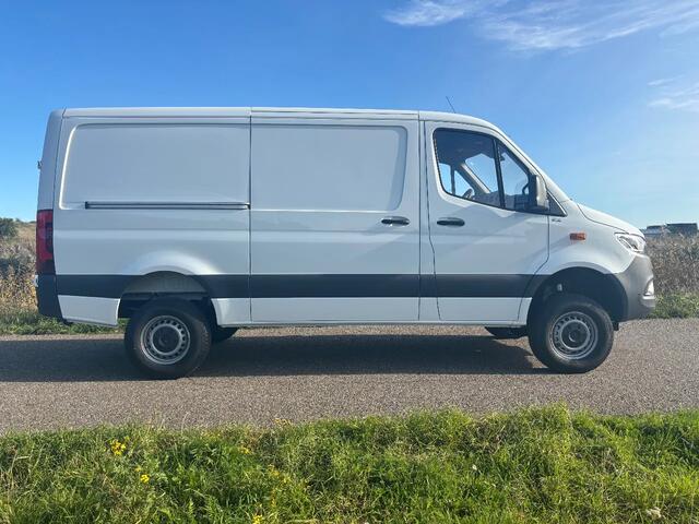 Mercedes-Benz SPRINTER 319CDI L2H1 4X4 Automaat Airco Camera Trekhaak Apple CarPlay NIEUW BPM VRIJ