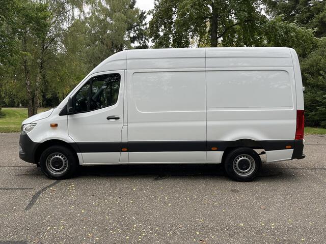 Mercedes-Benz SPRINTER 317 1.9 CDI L2H1 RWD Functional 2022 | Navigatie | Cruise controle | Stoelverwarming | Airco | Multifunctioneel stuurwiel | 6 versnellingen | Camera | Boekjes |