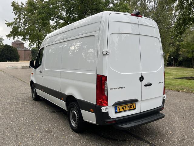 Mercedes-Benz SPRINTER 317 1.9 CDI L2H1 RWD Functional 2022 | Navigatie | Cruise controle | Stoelverwarming | Airco | Multifunctioneel stuurwiel | 6 versnellingen | Camera | Boekjes |