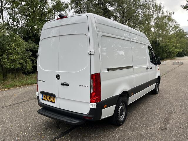 Mercedes-Benz SPRINTER 317 1.9 CDI L2H1 RWD Functional 2022 | Navigatie | Cruise controle | Stoelverwarming | Airco | Multifunctioneel stuurwiel | 6 versnellingen | Camera | Boekjes |