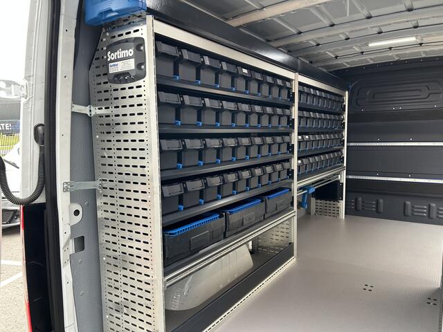 Mercedes-Benz SPRINTER 317 CDI L2 H1 SORTIMO / Automaat / MBUX / Camera / Parkeersensoren / Navigatie / Airco