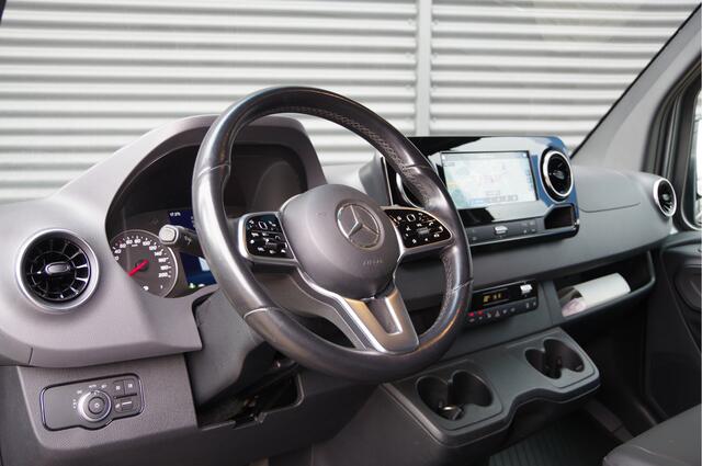 Mercedes-Benz SPRINTER 519 3.0 CDI V6 L2H1 LED, LEDER, 3.5T TREKHAAK, STANDKACHEL, DUBBELLUCHT, ADAPT. CRUISE, MBUX 10'', 360 CAMERA, STOELVERWARMING, VOORRUIT VERWARMING, NAVI, CLIMA, NL AUTO, NAP