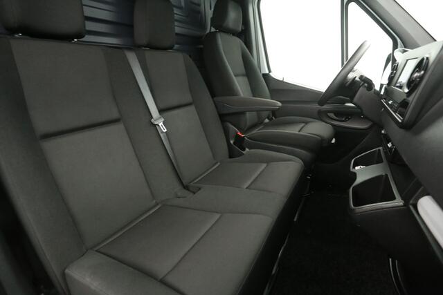 Mercedes-Benz SPRINTER 317 CDI 170PK L3H2 | Automaat | 3500kg Trekgew. | Trekhaak | Airco | Camera | Cruise | 3-Zits | Parkeersens.