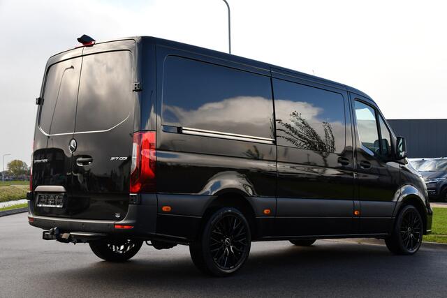Mercedes-Benz SPRINTER 317 1.9 CDI L2H1 DC AMG Edition Camera, Cruise, Carplay, Trekhaak, 170pk, Sensoren, LED, Multimedia, Uniek!