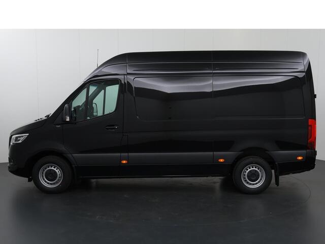 Mercedes-Benz SPRINTER 319 CDI | SELECT | L2 H2 | 190 PK | AUT. | BPM VRIJ | LEDEREN BEKLEDING | NAVIGATIE | STANDKACHEL | LED | 3500 KG TREKHAAK | PARKEERCAMERA | PARKEERSENSOREN | CARPLAY / ANDROID AUTO | LAADRUIMTE BETIMMERING